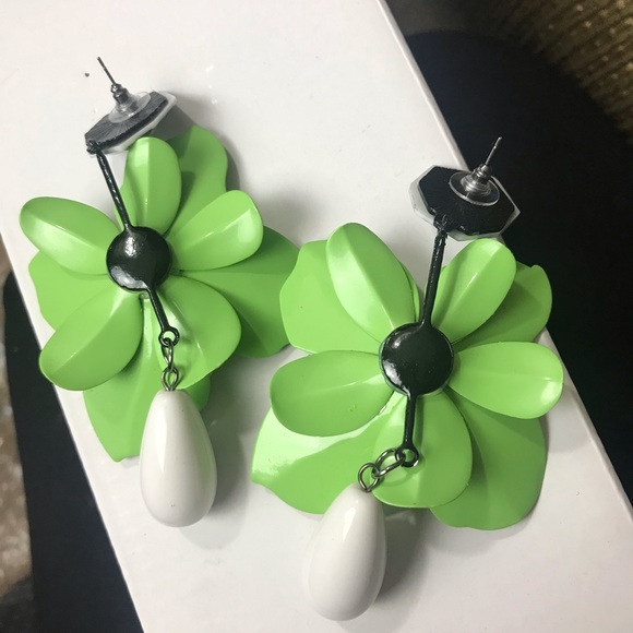 Zara 🌸 statement earrings - Picture 2 of 2